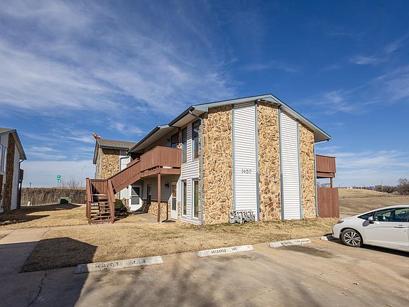 2nd image of 1457 N Smith Ct APT 1