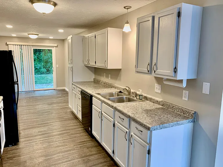 3600 Thornhill Cir W — Photo 3