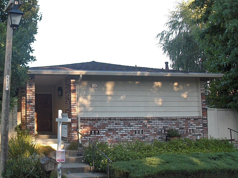 Detached single-story