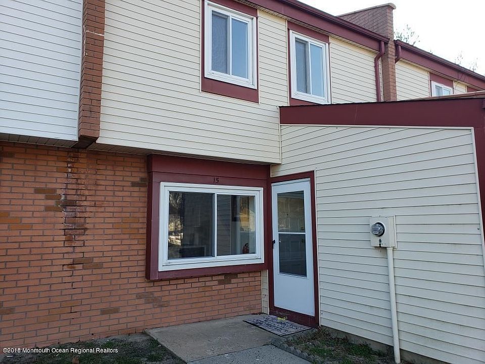 2nd image of 15 Coventry Ct #70