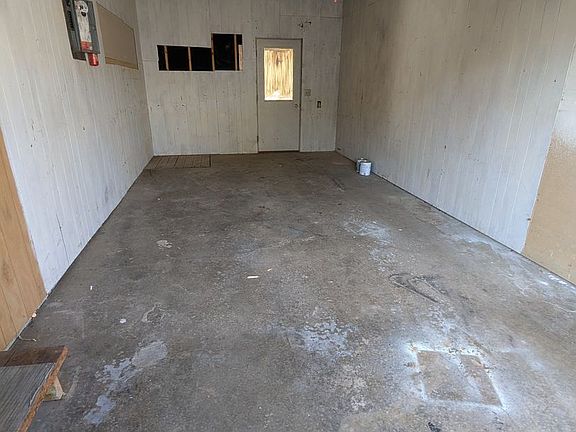 5th image of 413 S Harkless Dr #1