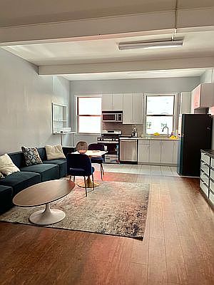 1st image of 606 W 47th St #1