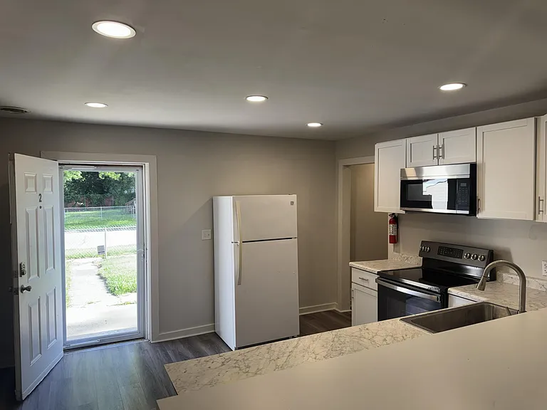 677 Dorset Ave — Photo 5