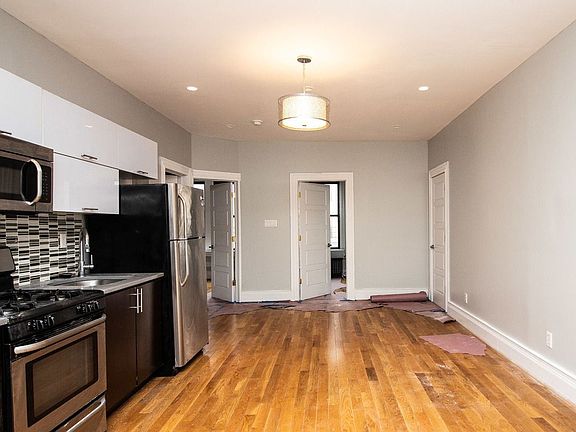 3rd image of 1610 Bedford Ave #C2