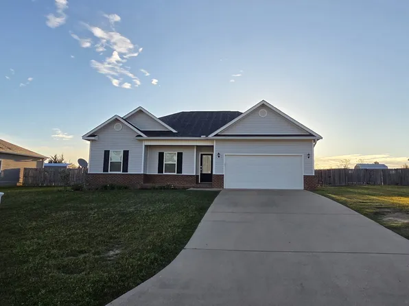 121 Tanglewood Dr, Headland, AL 36345