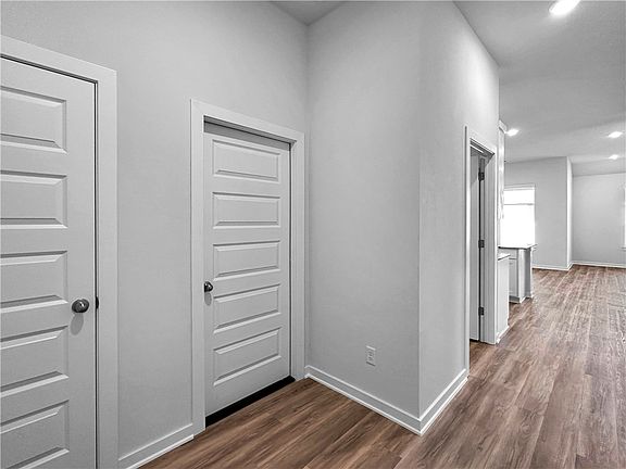 3rd image of 462 W Branta St