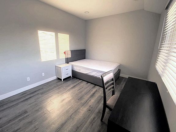 5th image of 1173 W 37th Pl #2