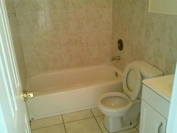 4th image of 2721 NW 23 Ct 17 #17