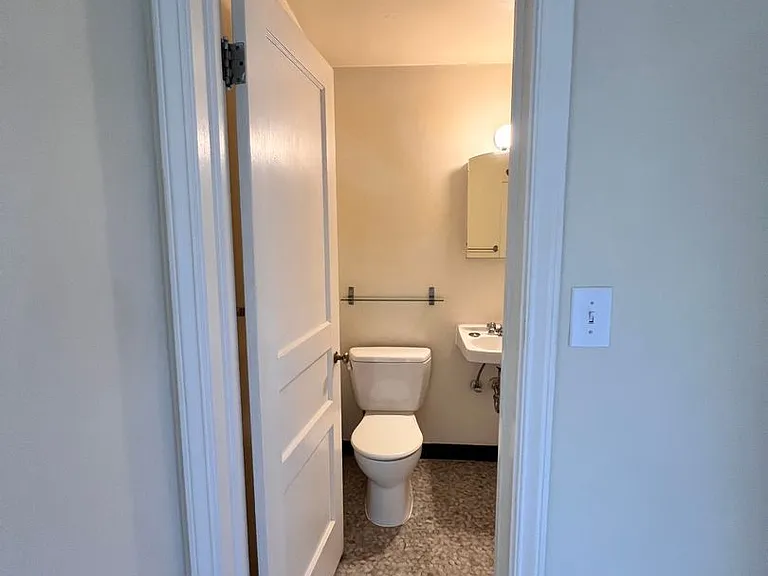 Green Lake Manor — Photo 10