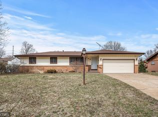 140 Timberland Dr, Burnsville, MN 55337