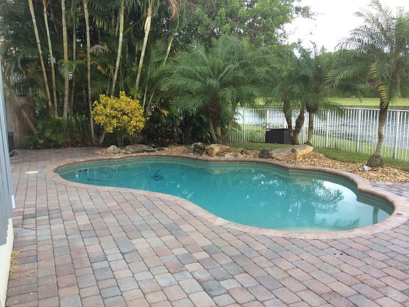 4th image of 9342 Madewood Ct