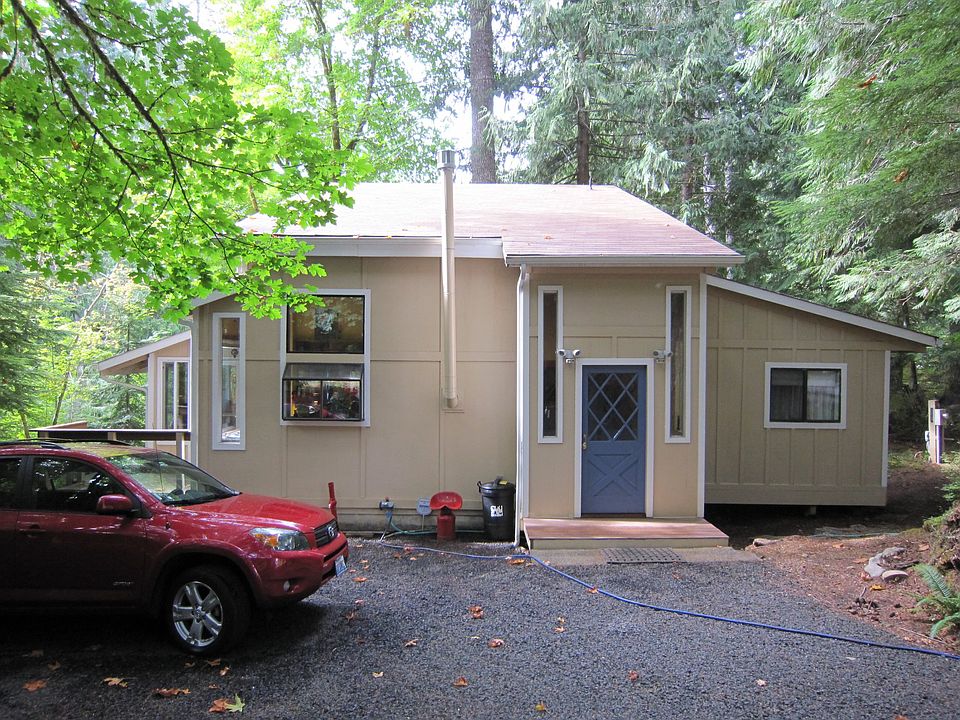 Front of cabin w/parking