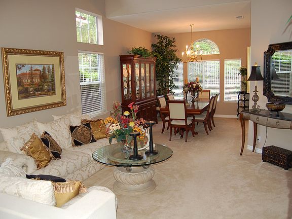 Entry View of Living/Dining Room!