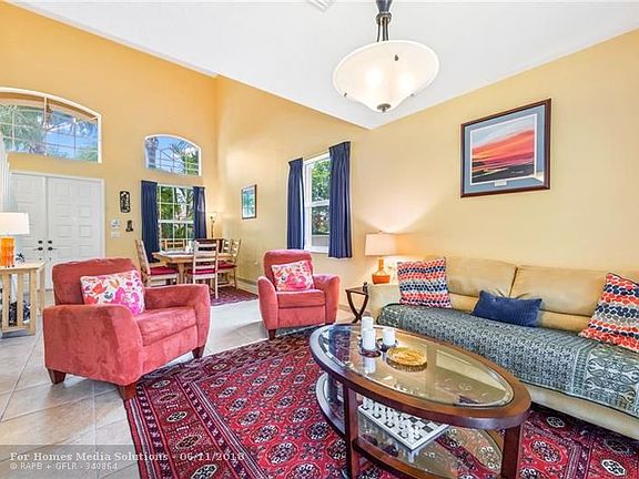 4th image of 535 NW 115th Way