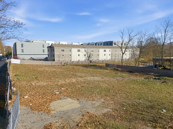 586 Canterbury St, Roslindale, MA 02131