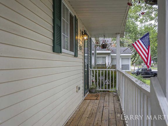 3rd image of 137 Nancy St SE