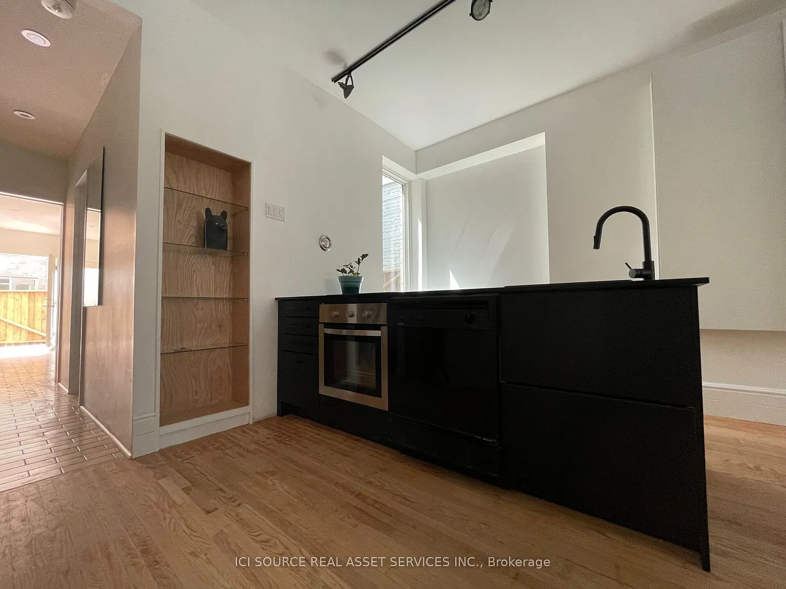 2 bed, $2,690 — Photo 1