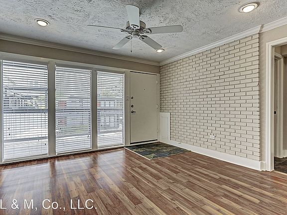 3rd image of 1501 Hyde Park Blvd #8952685