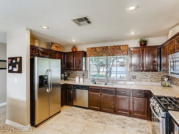 5th image of 7717 Brilliant Forest St