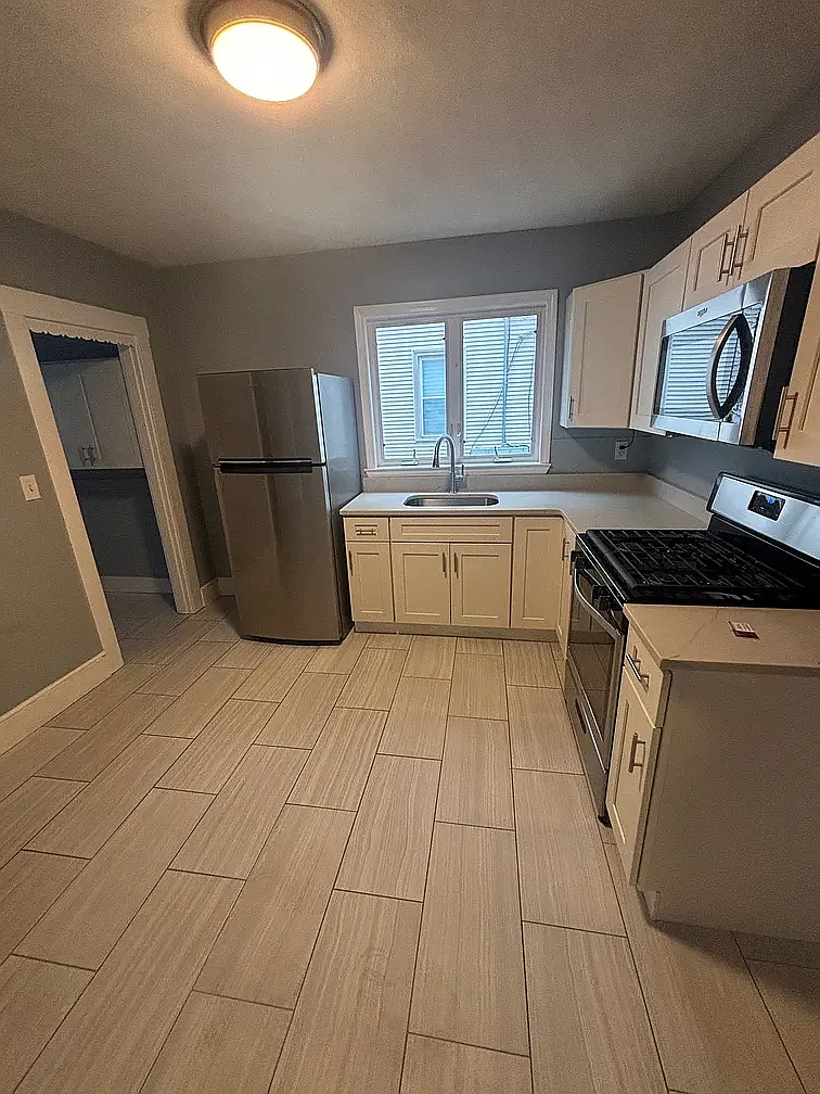 Building Photo - 35 Montfern Ave #2