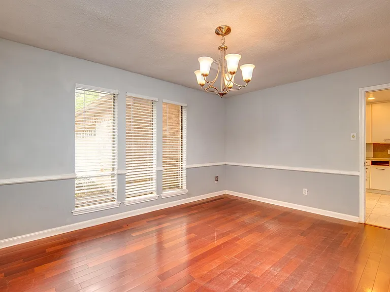 3927 Pleasant Valley Dr — Photo 8