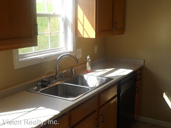 5th image of 105 Kerrington Ct