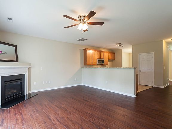 4th image of 1304 Cozart St Unit 264