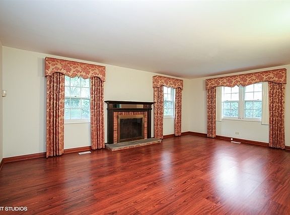 3rd image of 14 Emerson Dr