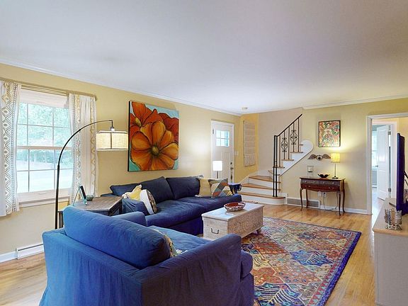 4th image of 200 Cardinal Ln