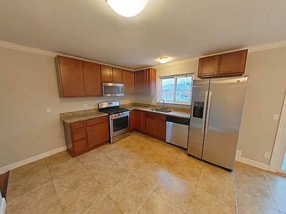 3rd image of 38334 Beecher Dr