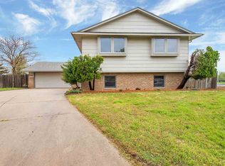 11946 W Rolling Hills Ct, Wichita, KS 67212