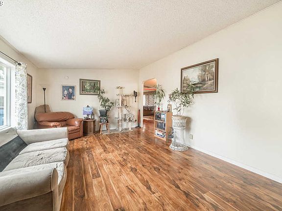 3rd image of 10408 NE 42nd Ct