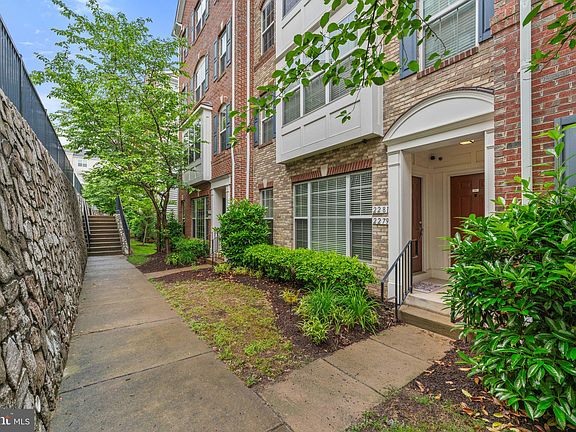 3rd image of 2281 Kew Gardens Dr