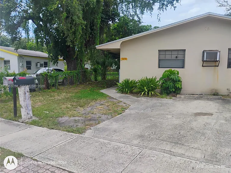 26 SW 6th Ave #1-2 — Photo 2