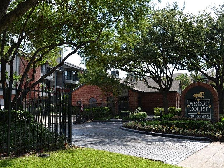  Ascot Court Apartments Houston Reviews for Living room