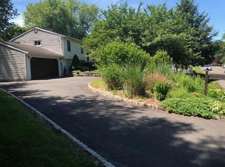 17 Woodlawn Rd, Monroe, CT 06468