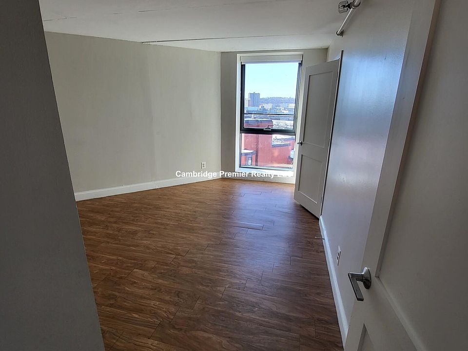 1st image of 812 Memorial Dr #31