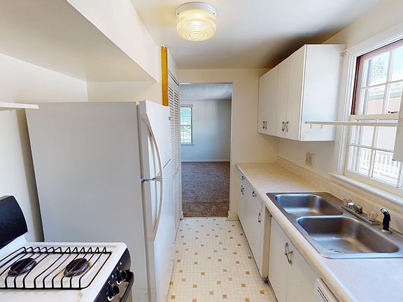 2nd image of 518 Carroll Ave