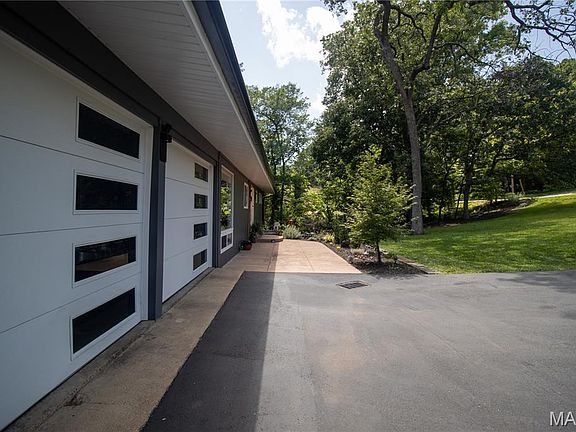 2nd image of 12212 Robyn Rd