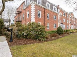 36 Hamilton Pl APT B2, Garden City, NY 11530