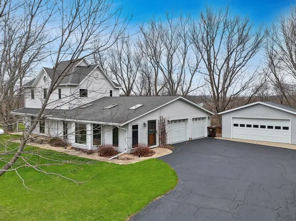 2472 W Red Oak Rd, Freeport, IL 61032