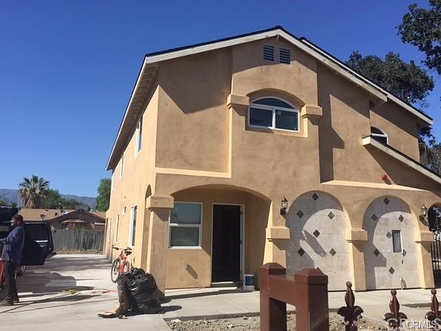 1st image of 1010 Acacia Ave