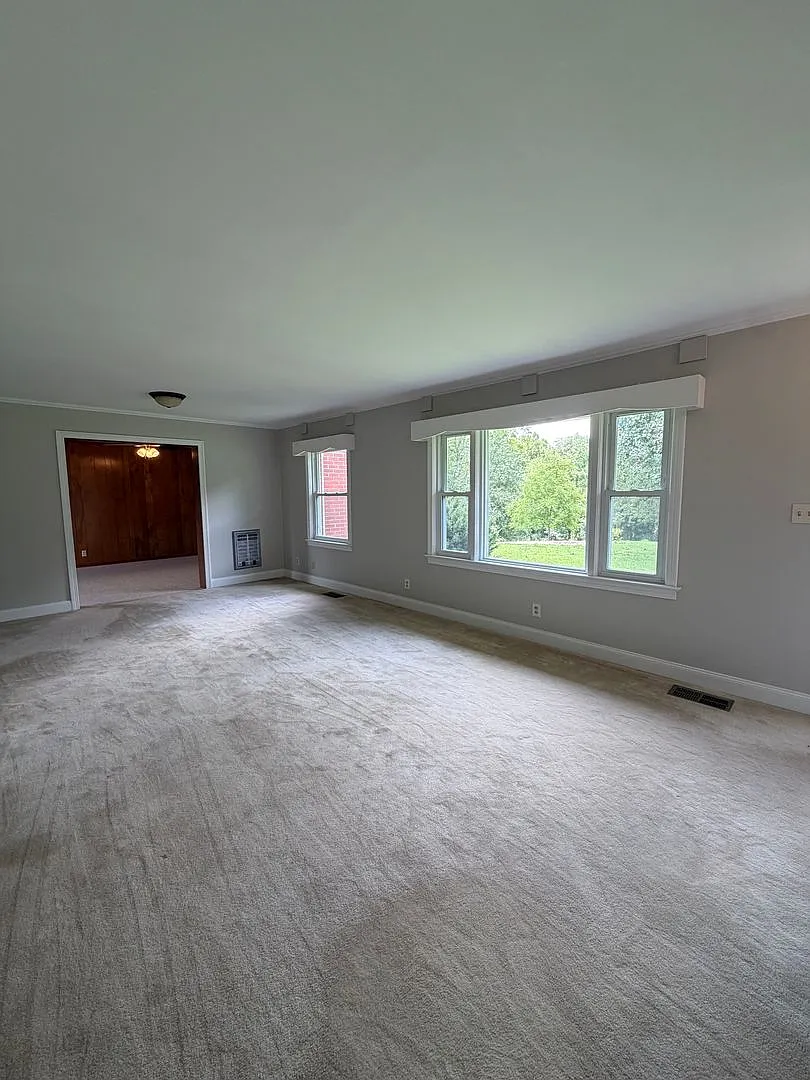 Country Rental on Approximately 1.9 Acres With 4 Bedrooms! — Photo 3