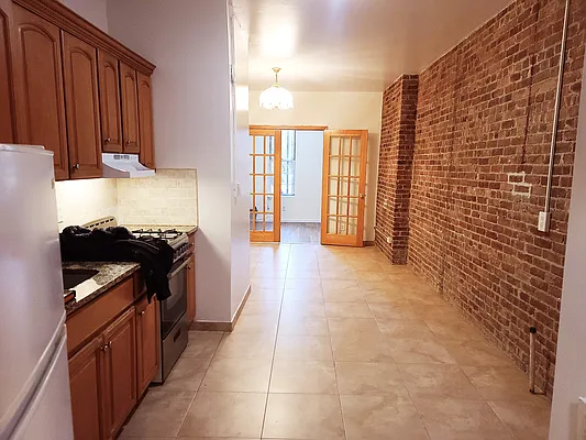 Rented by United Realty Equities | media 9