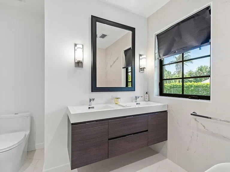 210 S Lake Dr — Photo 26