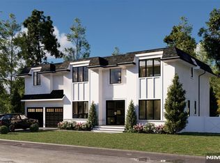 184 Thomas Dr, Paramus, NJ 07652