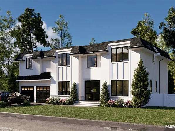 184 Thomas Dr, Paramus, NJ 07652