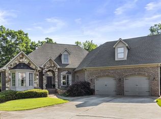 372 Island Green Ln, Inman, SC 29349
