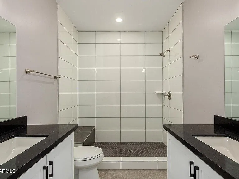 2336 E Harvard St #B — Photo 11