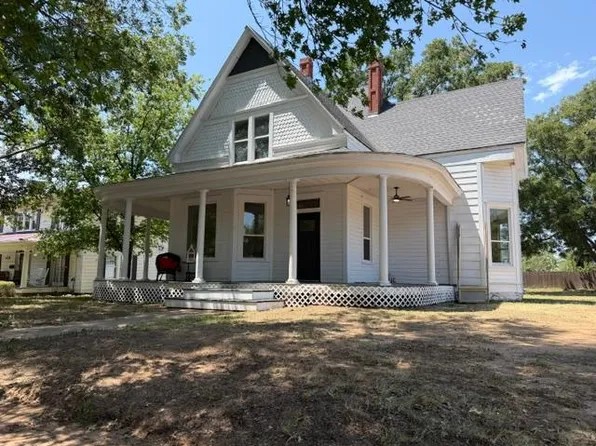 424 N Hinckley St, Holdenville, OK 74848